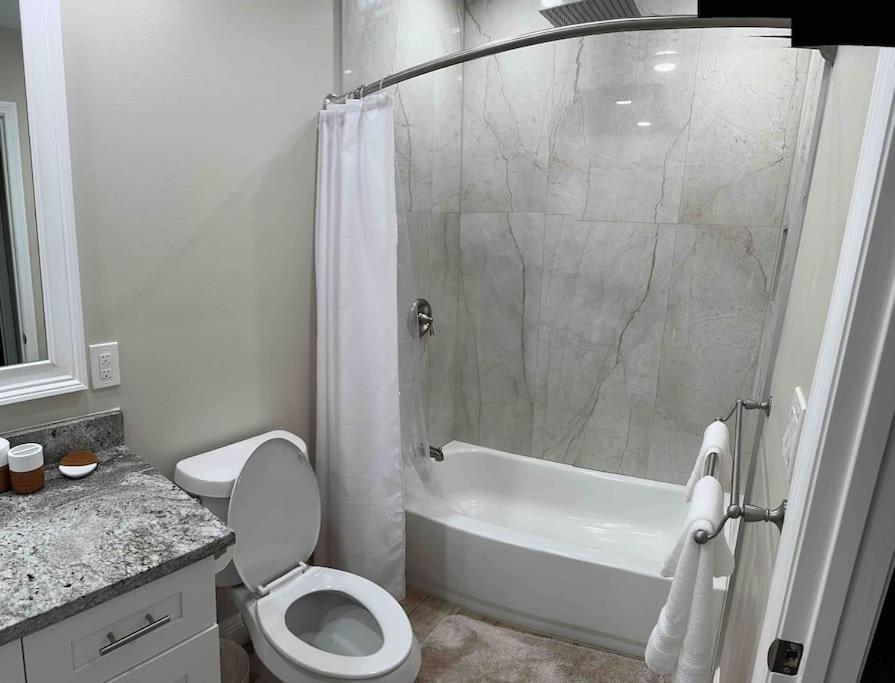 Lake Valrico'S Camelot Court With Heated Pool & Access To Private Lake المظهر الخارجي الصورة