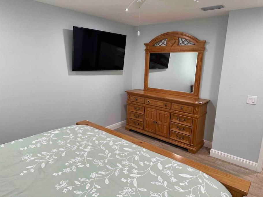 Lake Valrico'S Camelot Court With Heated Pool & Access To Private Lake المظهر الخارجي الصورة