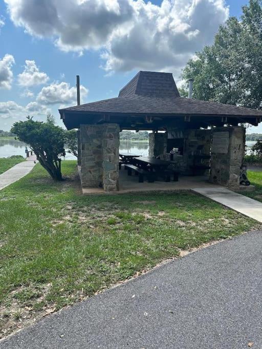 Lake Valrico'S Camelot Court With Heated Pool & Access To Private Lake المظهر الخارجي الصورة